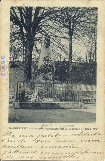 Barbezieux Monument commemoratif de la guerre.jpg